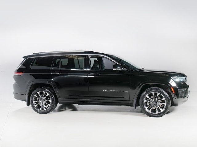 Used 2022 Diamond Black Jeep Overland image 30