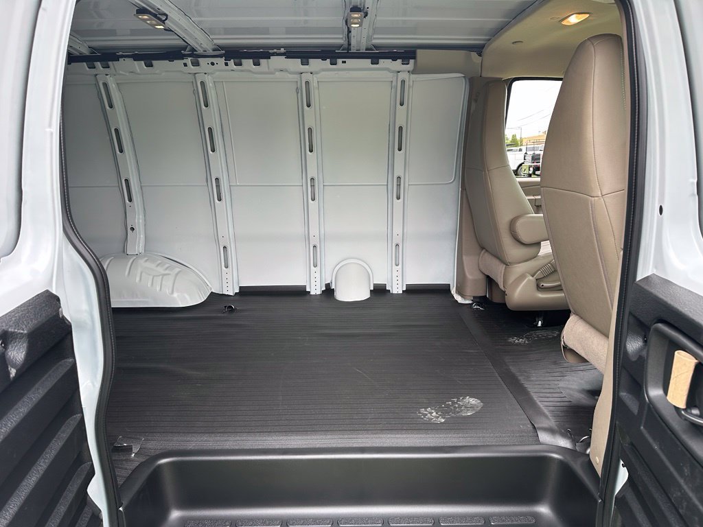 2026 Chevrolet Express Cargo Work Van - Photo 16