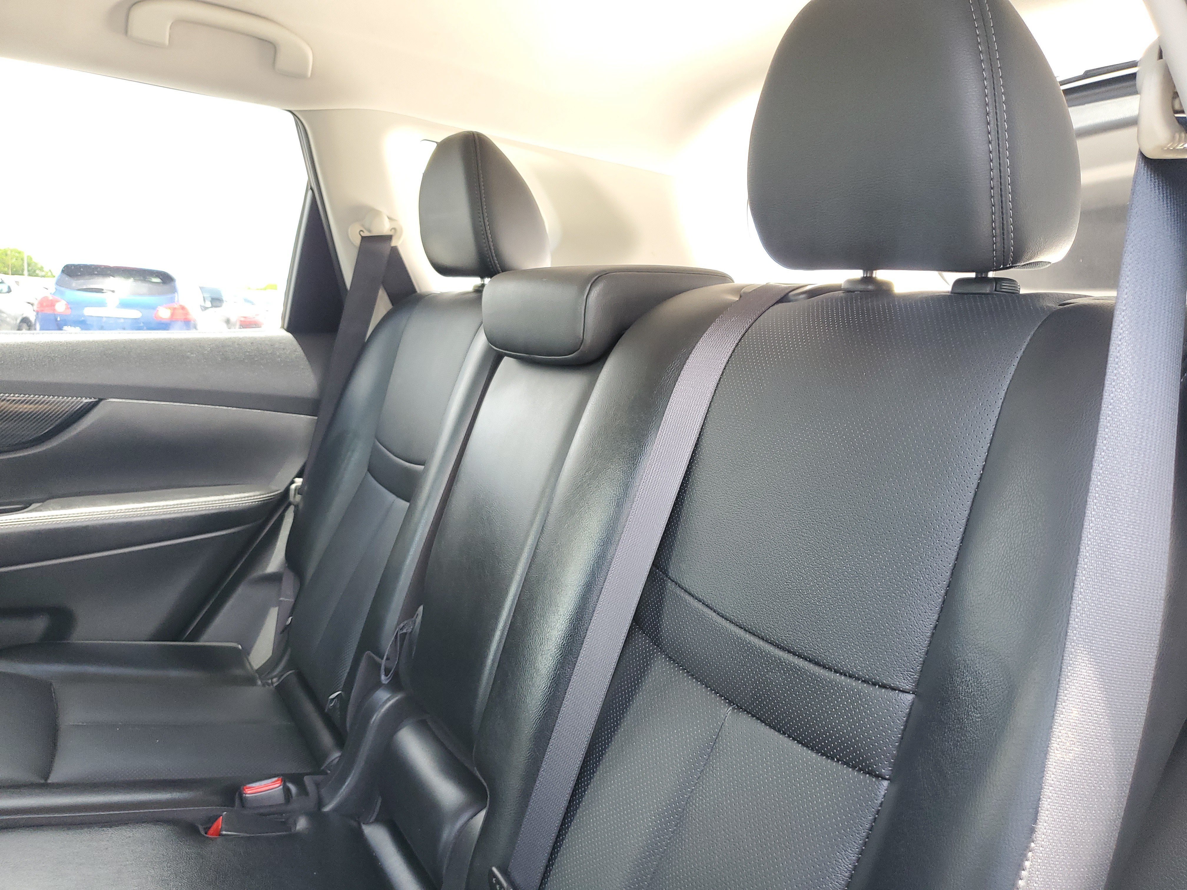 Used 2018 Gun Metallic Nissan SL image 11