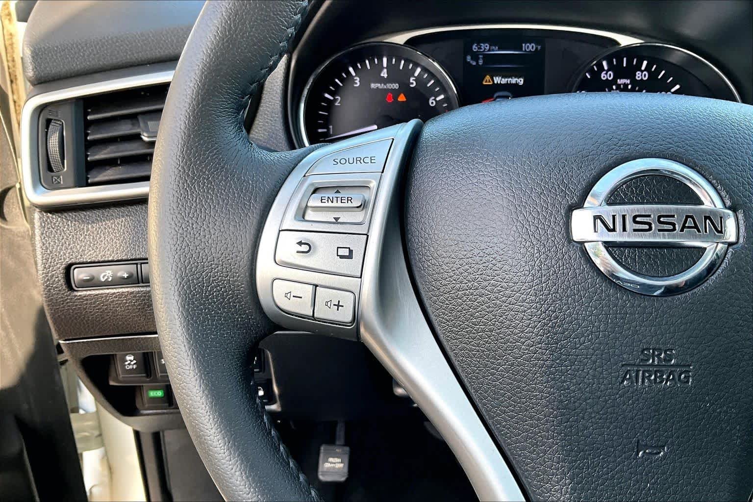Used 2016 Pearl White Nissan SL image 23