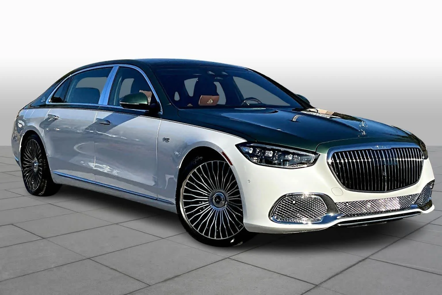 New 2026 MANUFAKTUR Moonlight White Metallic Mercedes-Benz Maybach S 680 image 2