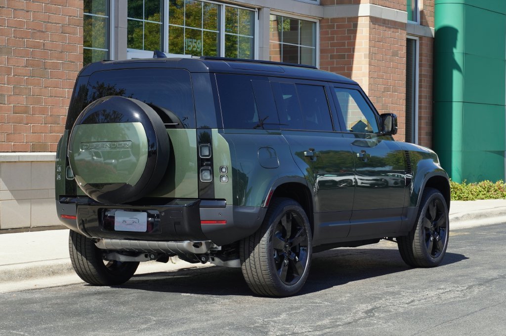 New 2026 Woolstone Green Land Rover S image 6