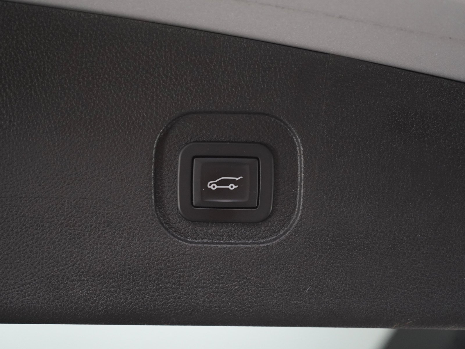 Used 2017 Silver Ice Metallic Chevrolet LT image 17