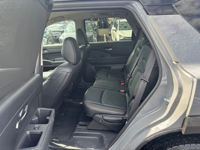 Used 2023 Gray Nissan SL image 10