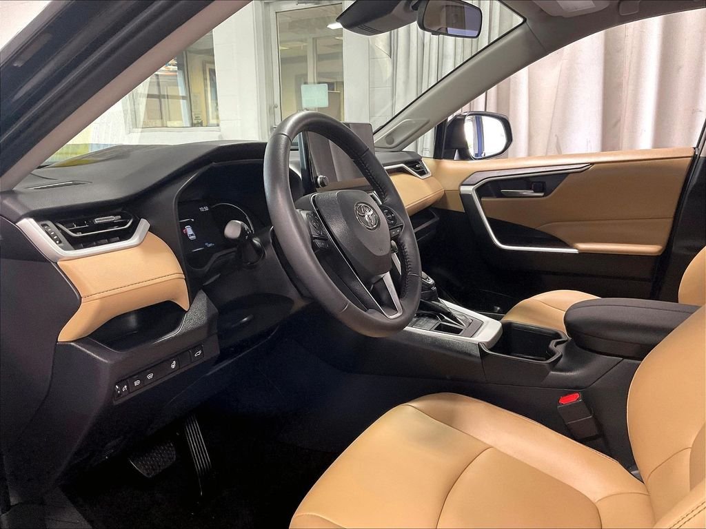 Used 2025 Black Toyota XLE Premium image 8