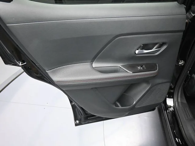 2025 Nissan Kicks SR - Photo 10