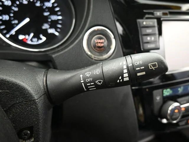 Used 2020 Blue Nissan SL image 19