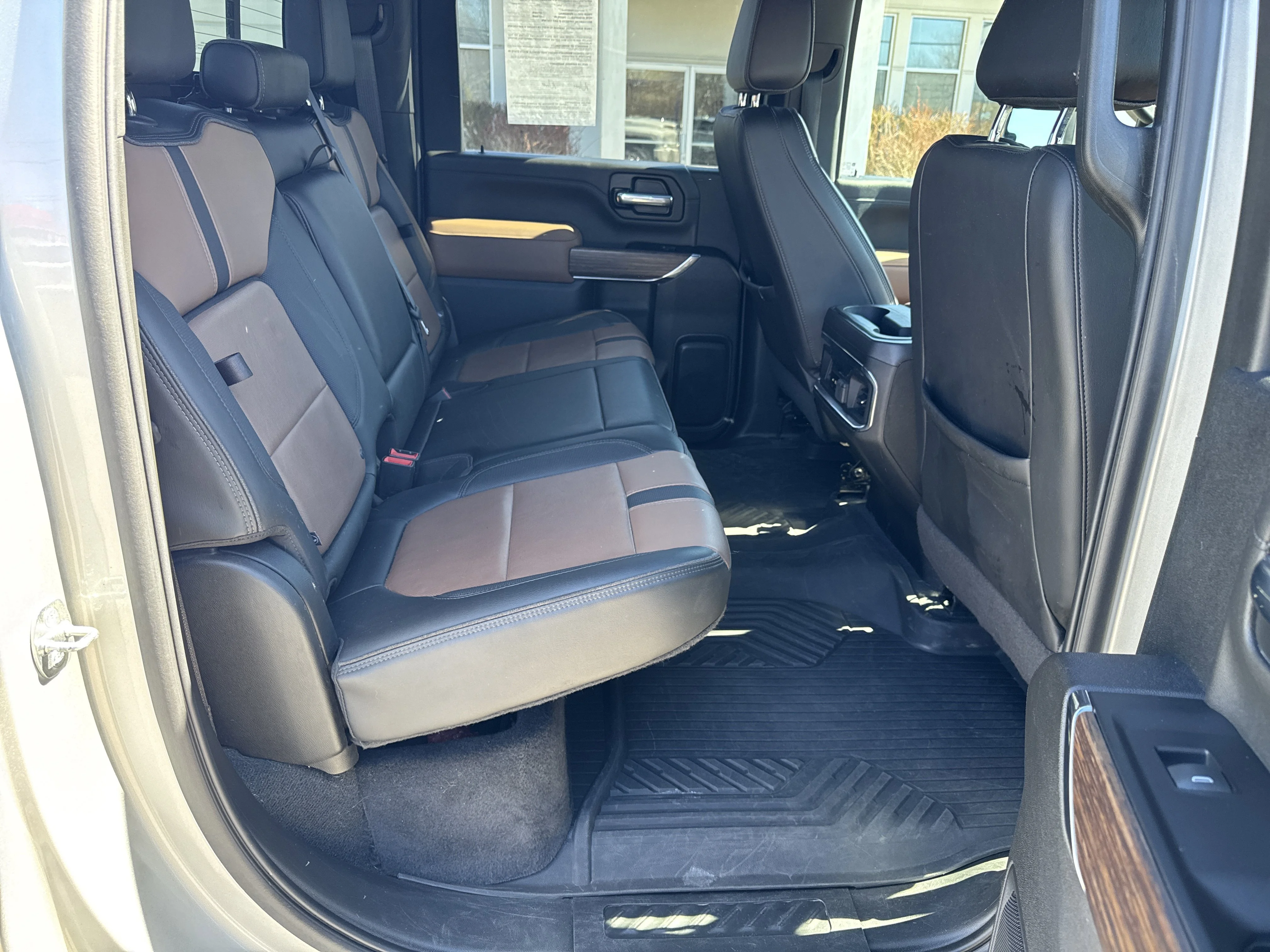 Used 2022 Silver Ice Metallic Chevrolet High Country image 11