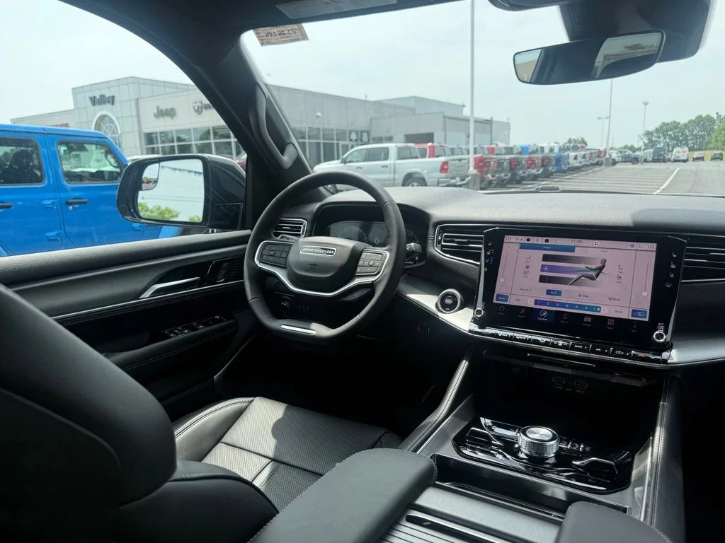 New 2026 Fathom Blue Pearlcoat Jeep Upland image 63