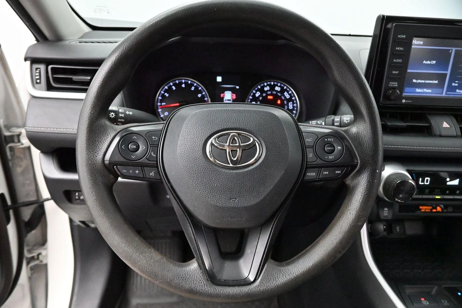 Used 2022 White Toyota XLE image 14