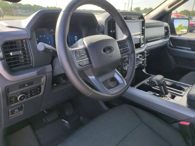 Used 2025 Gray Ford XLT image 15