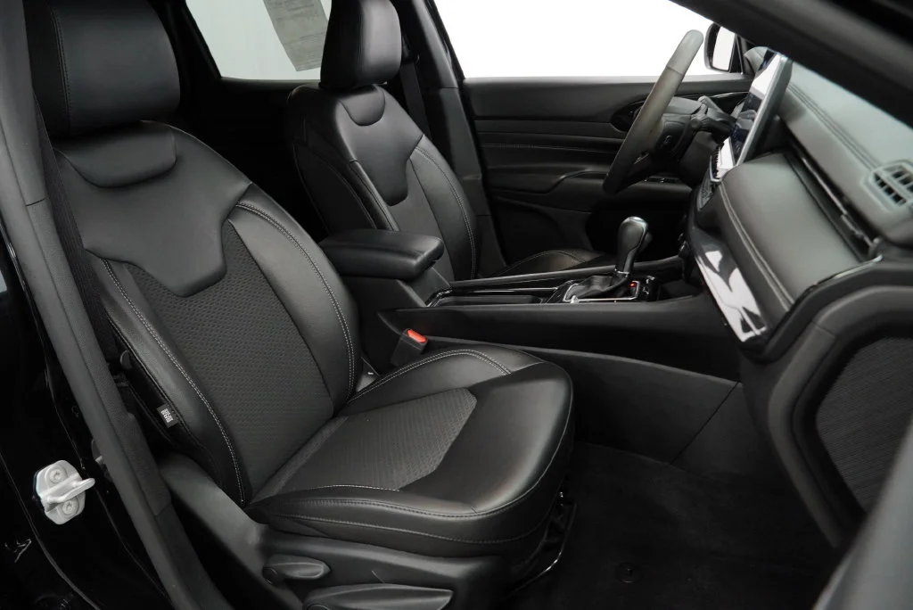 Used 2023 Black Jeep Altitude 4x4 image 29