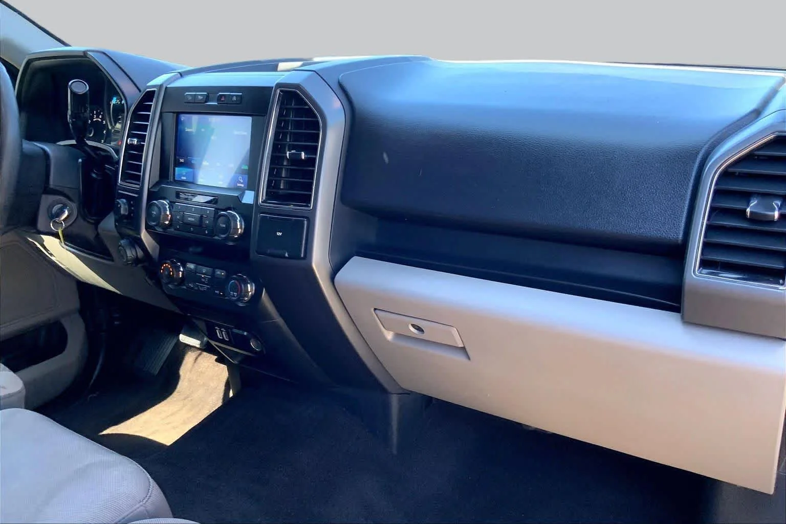 Used 2020 Oxford White Ford XLT image 17