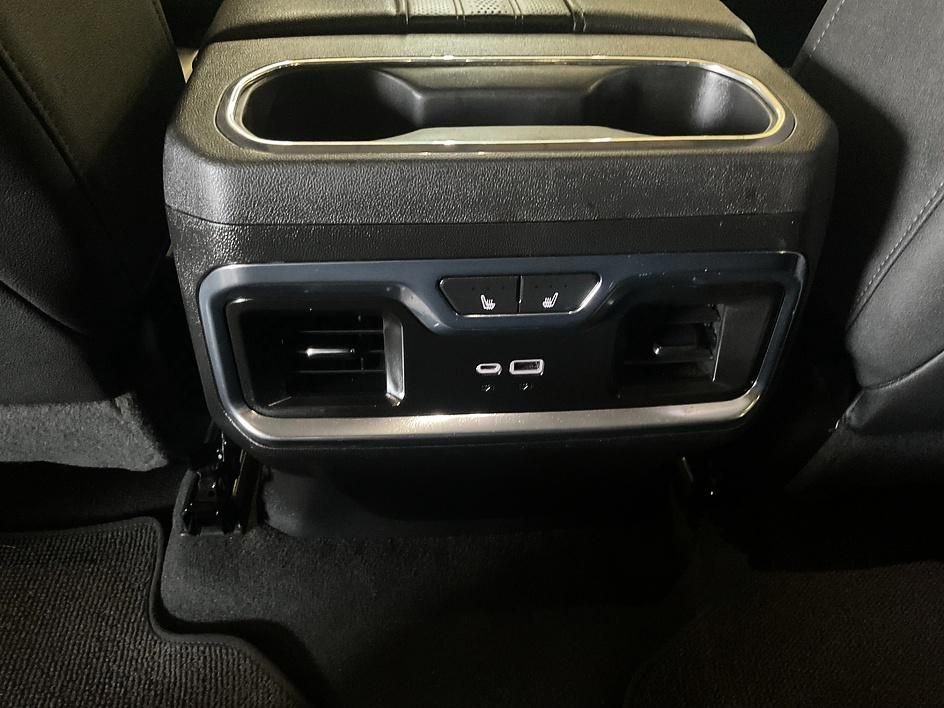 Used 2022 Black Chevrolet High Country image 33