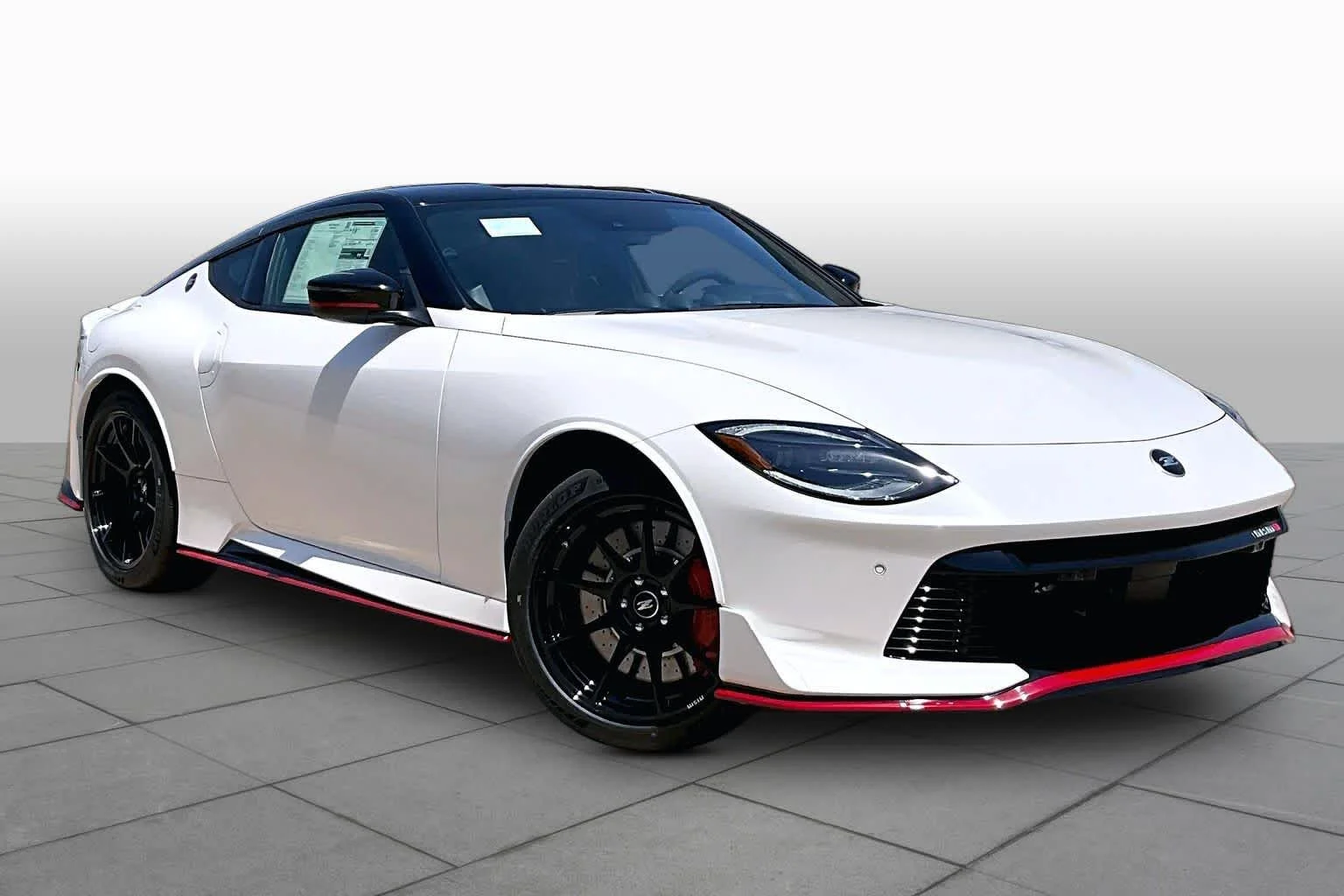 New 2027 Pearl White TriCoat / Super Black Two-tone Nissan NISMO image 2