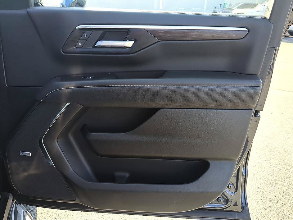 Used 2025 Dark Ash Metallic Chevrolet Premier image 35