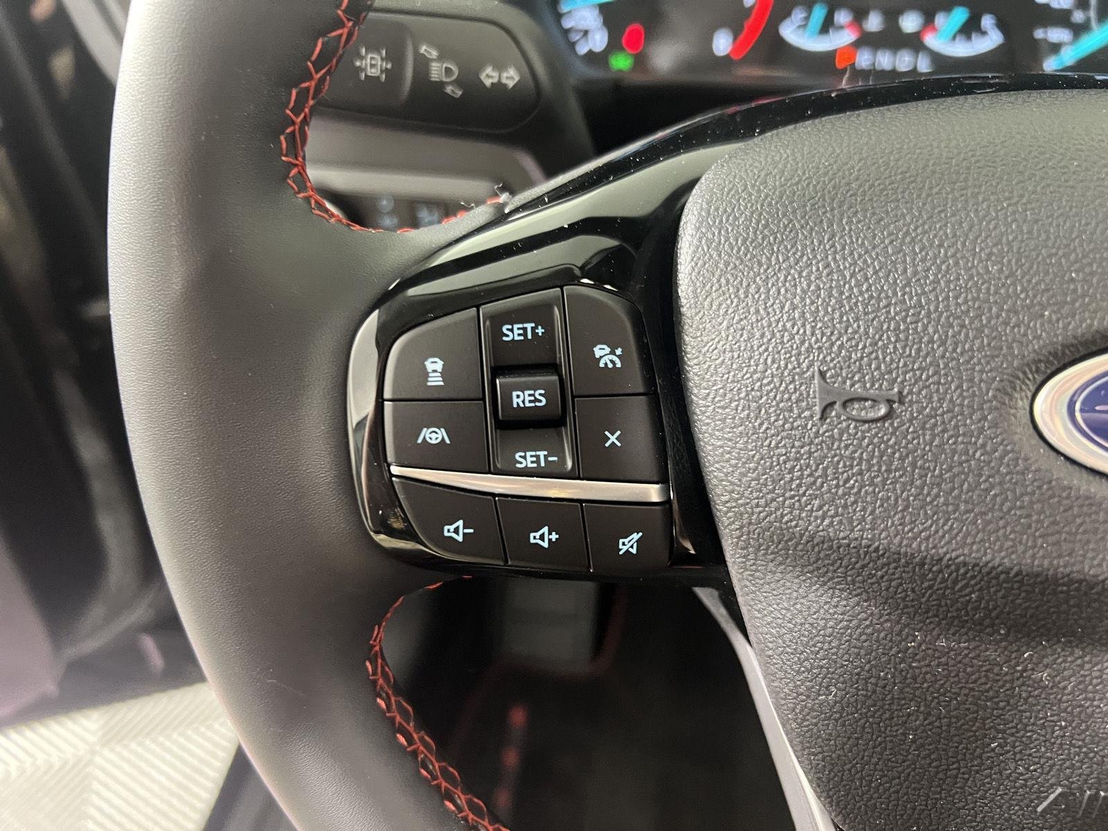 Used 2022 Agate Black Ford SEL image 15