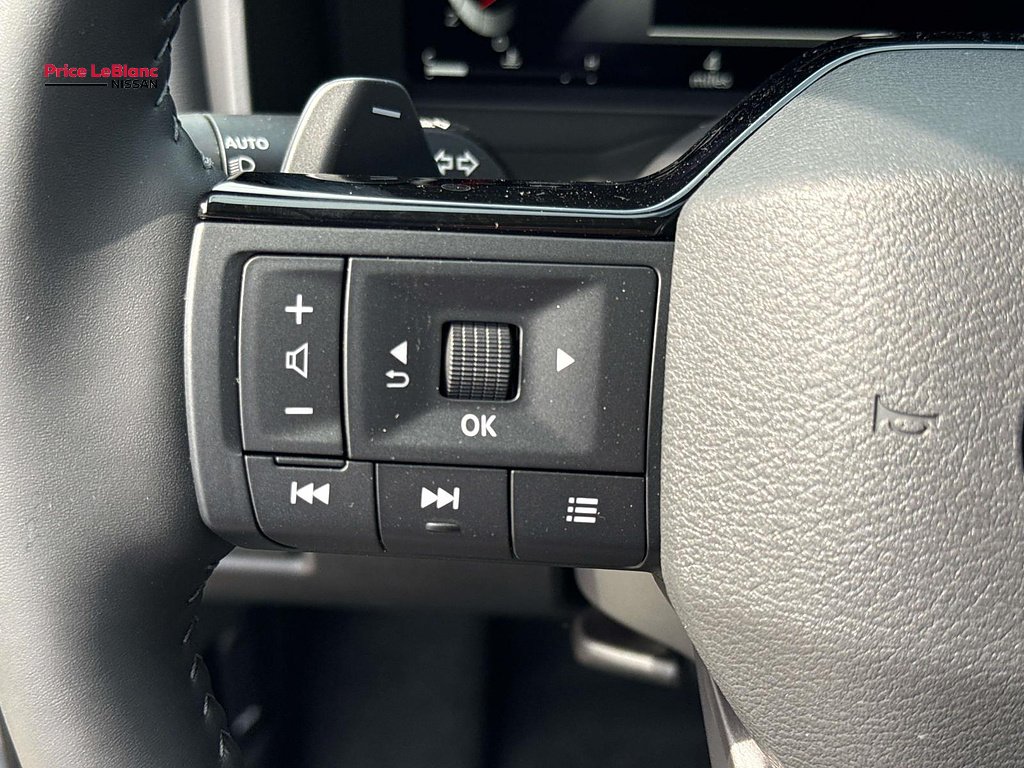 New 2026 Boulder Gray Pearl / Super Black Two-tone Nissan Platinum image 14