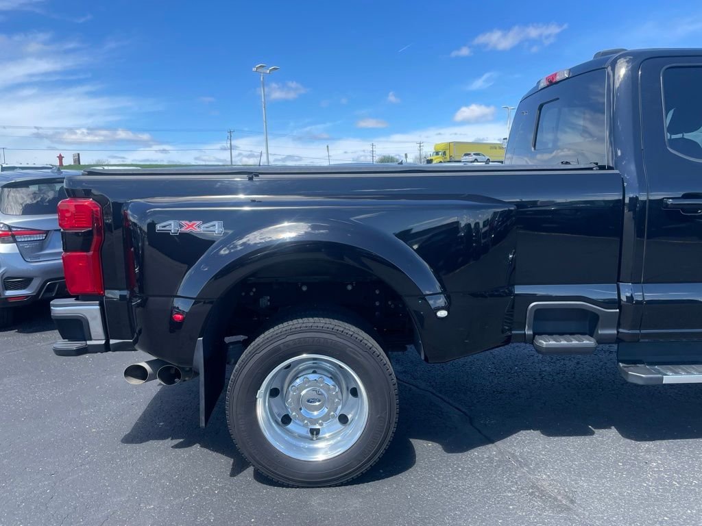 Used 2023 Black Ford Lariat image 30
