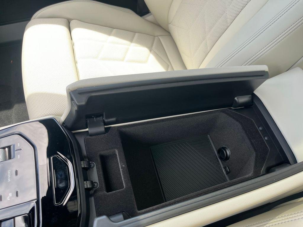 New 2026 Oxide Grey Metallic BMW 530i xDrive image 23