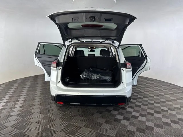 New 2026 Everest White Pearl TriCoat Nissan Rock Creek® image 15