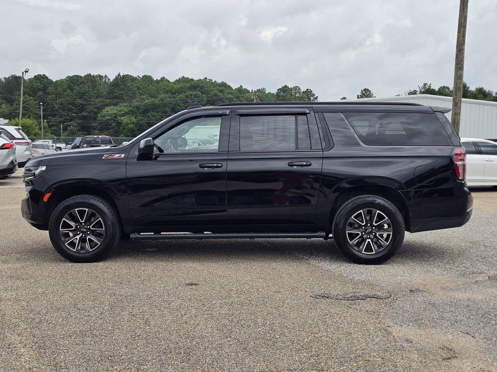 Used 2022 Black Chevrolet Z71 image 13