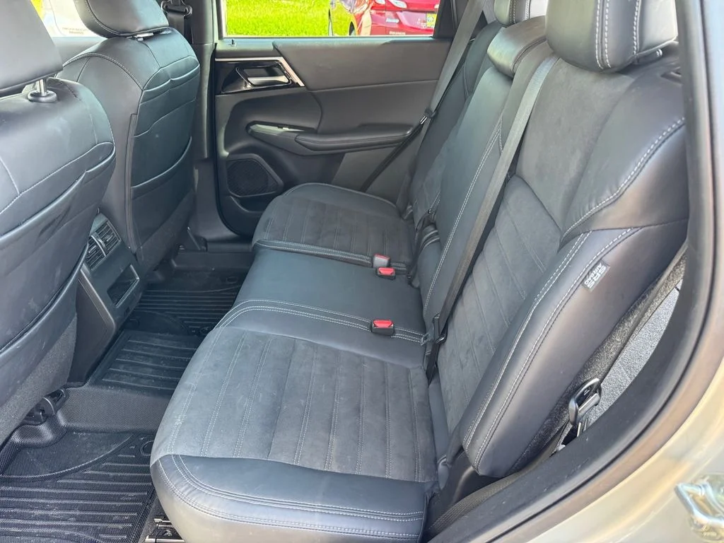 Used 2022 Silver Mitsubishi  image 14