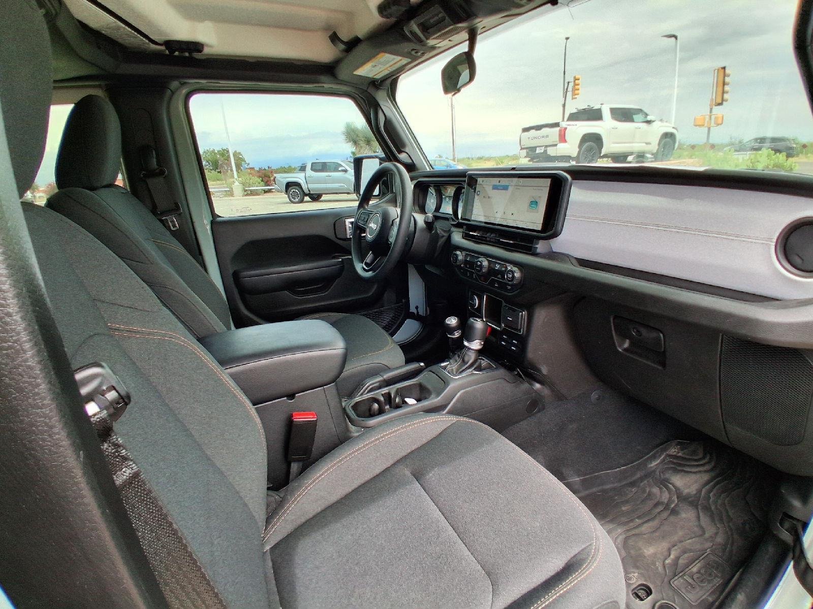 Used 2024 Earl Clearcoat Jeep Sport image 19