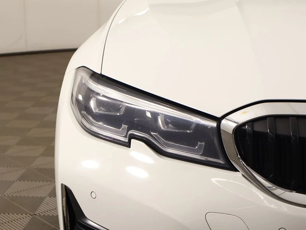 Used 2020 White BMW 330i xDrive image 14