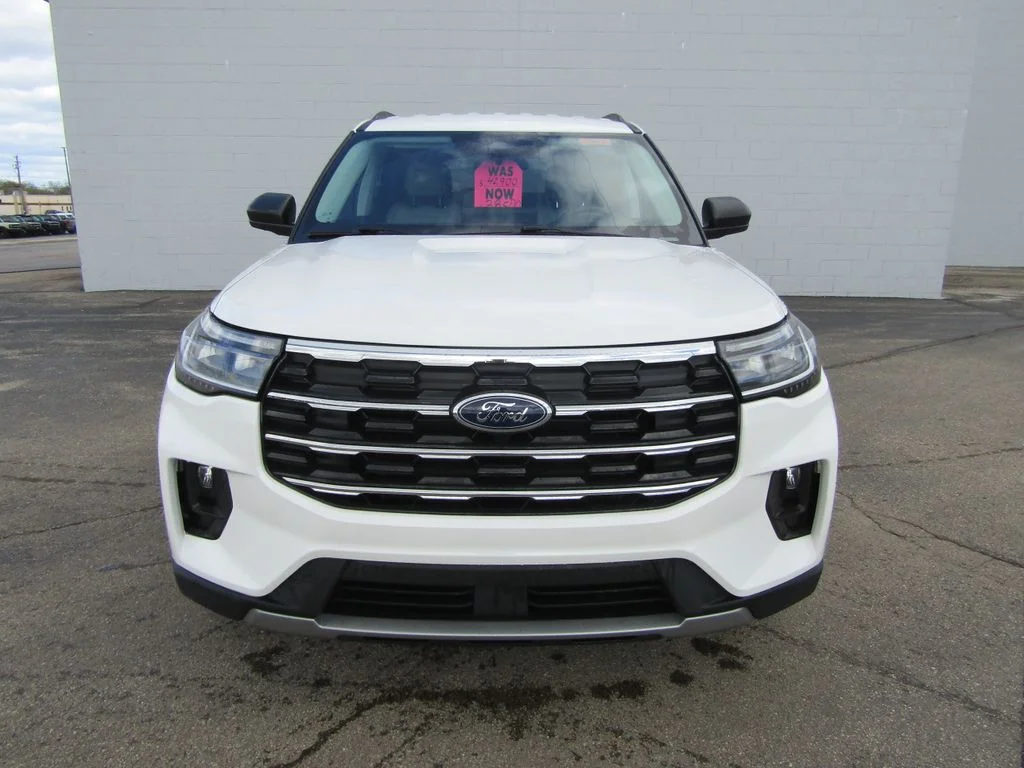 Used 2025 Star White Ford Active image 3