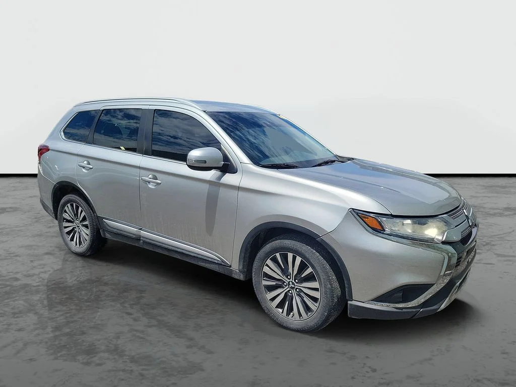 Used 2020 Silver Mitsubishi  image 1