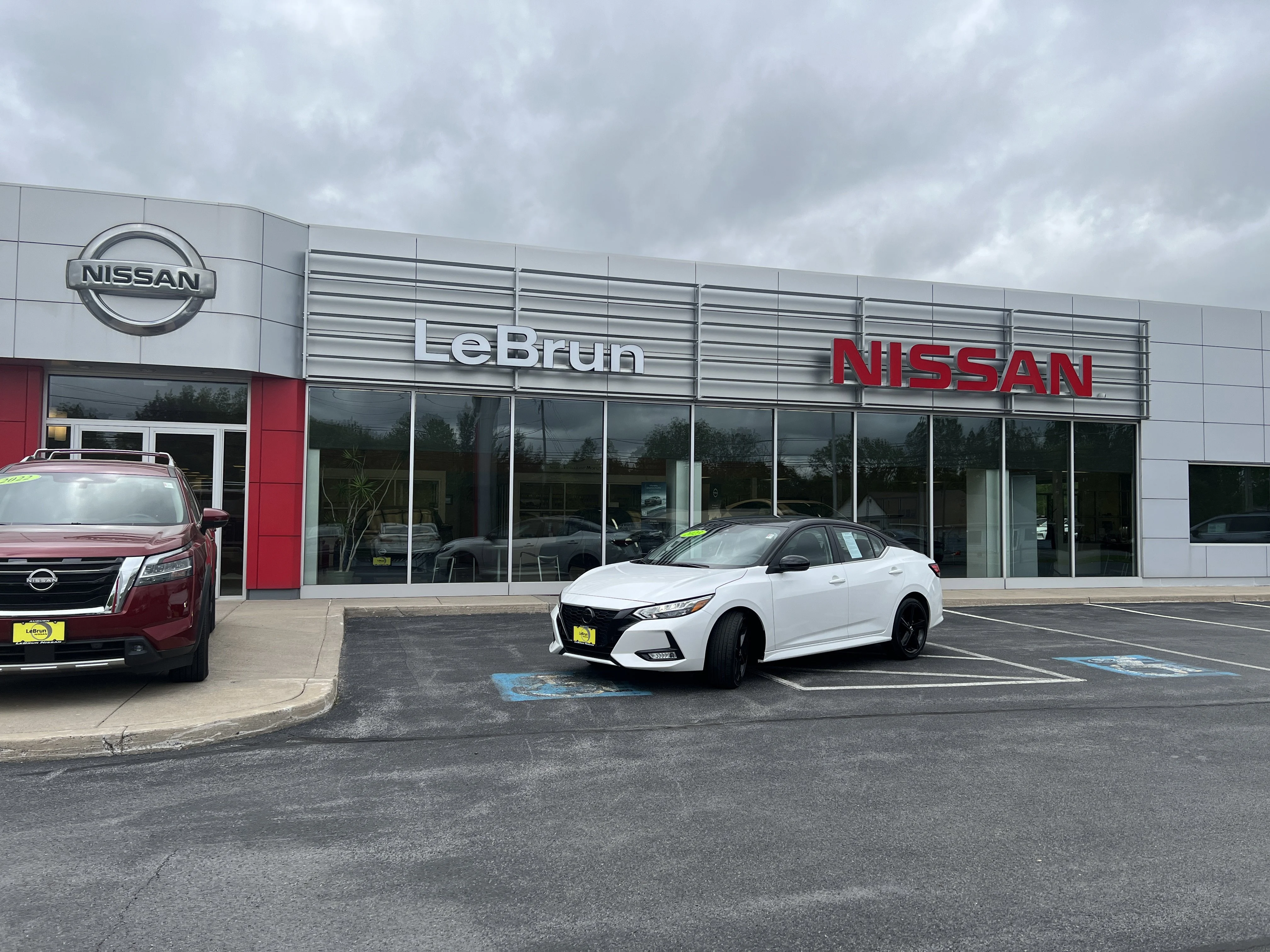 2023 Nissan Sentra SR CVT's photo