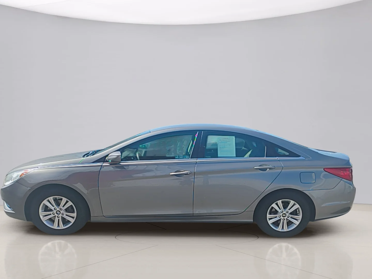 Used 2013 Gray Hyundai GLS image 2