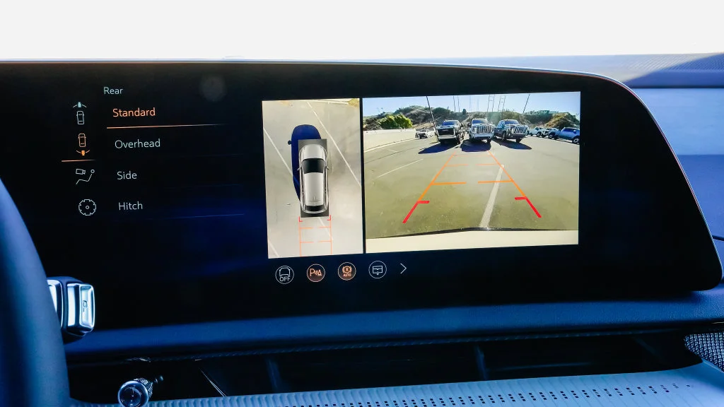 2027 Cadillac OPTIQ Luxury - Photo 17