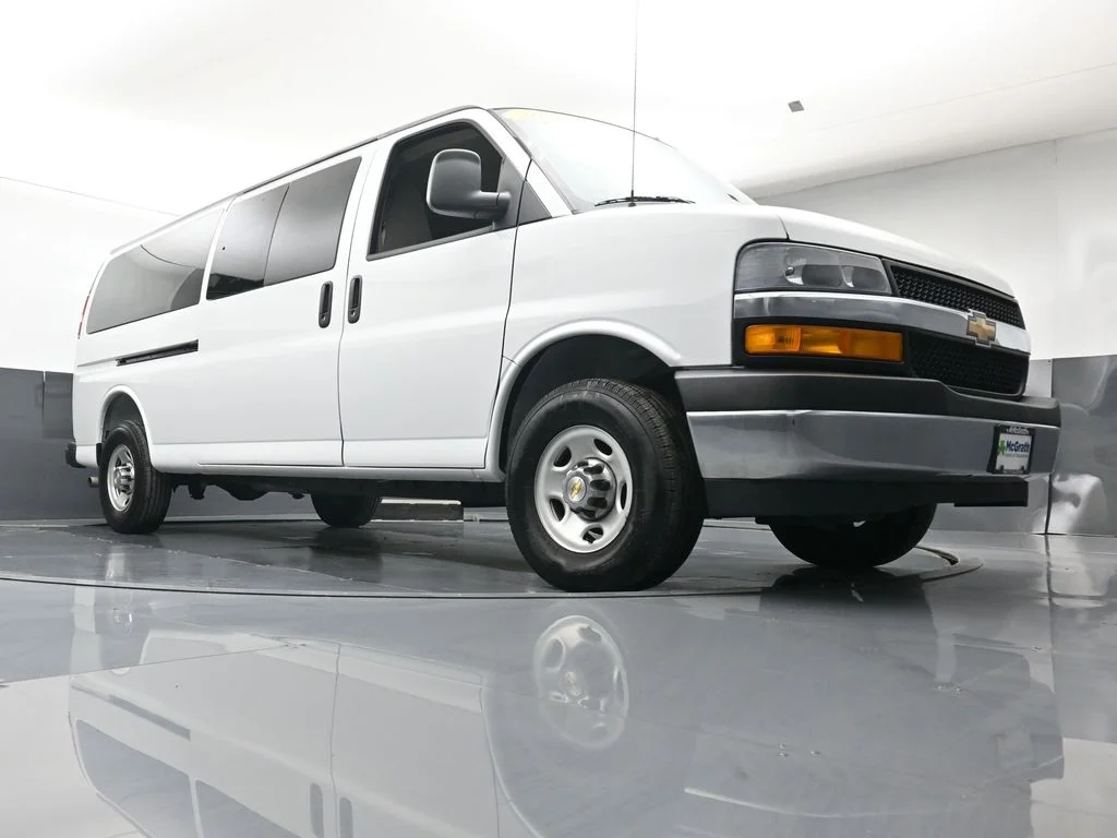 Used 2025 White Chevrolet LT image 23