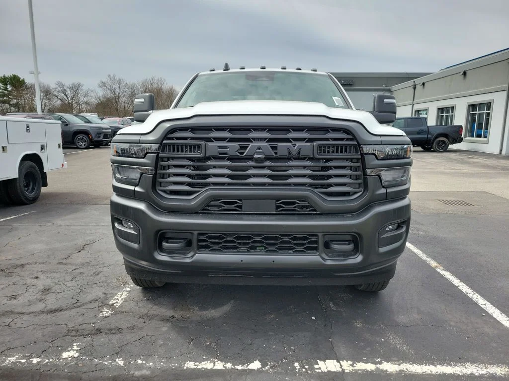 New 2026 Bright White Clear-Coat Exterior Paint RAM Tradesman image 2