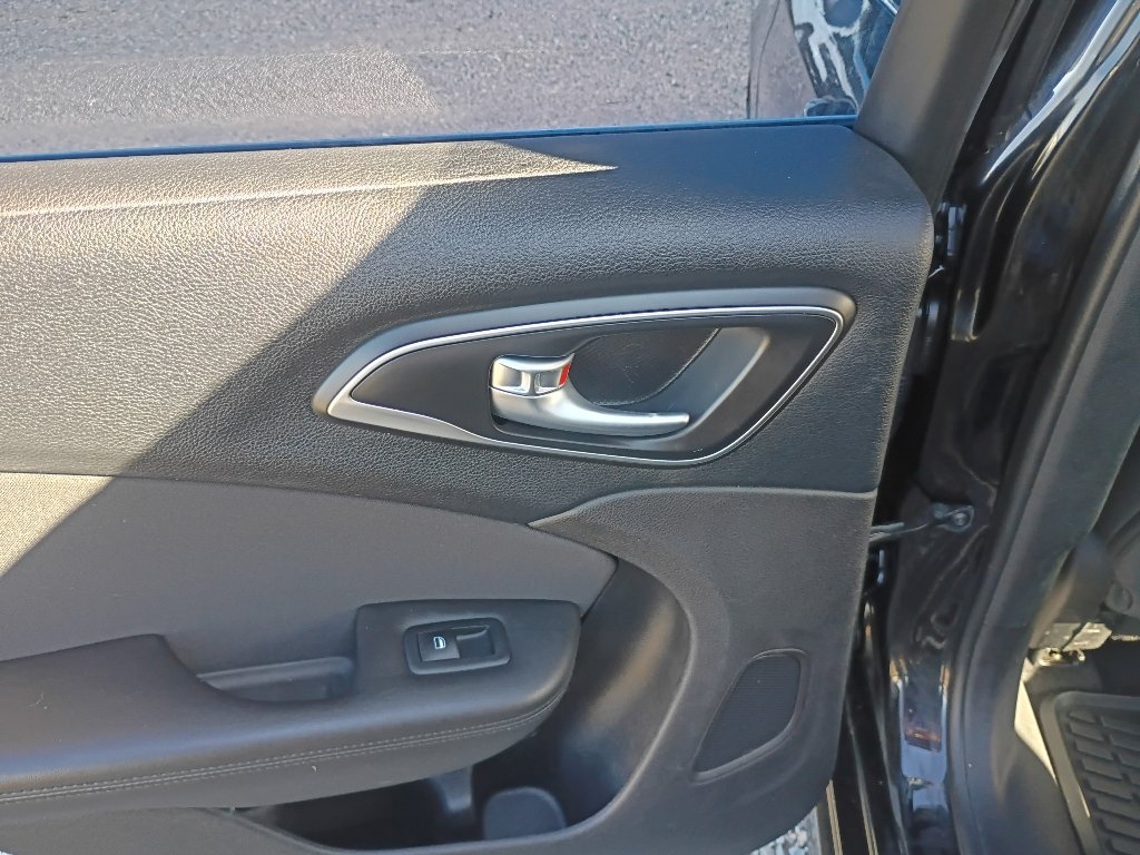 Used 2016 Black Clearcoat Chrysler Limited image 19