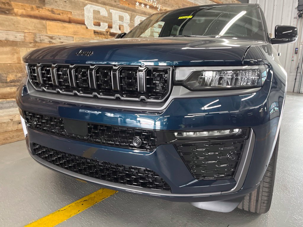 New 2027 Fathom Blue Pearl-Coat Paint Jeep Summit image 9