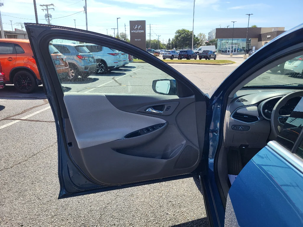 Used 2025 Lakeshore Blue Metallic Chevrolet LT image 19