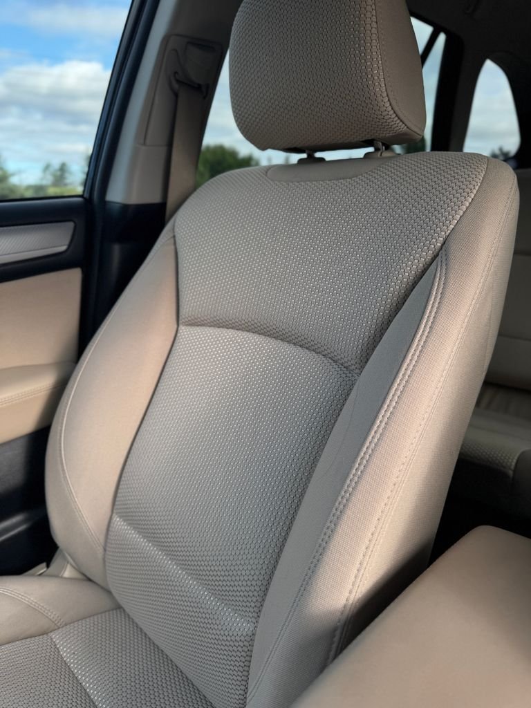 Used 2018 Crystal Black Silica Subaru 2.5i Premium image 31