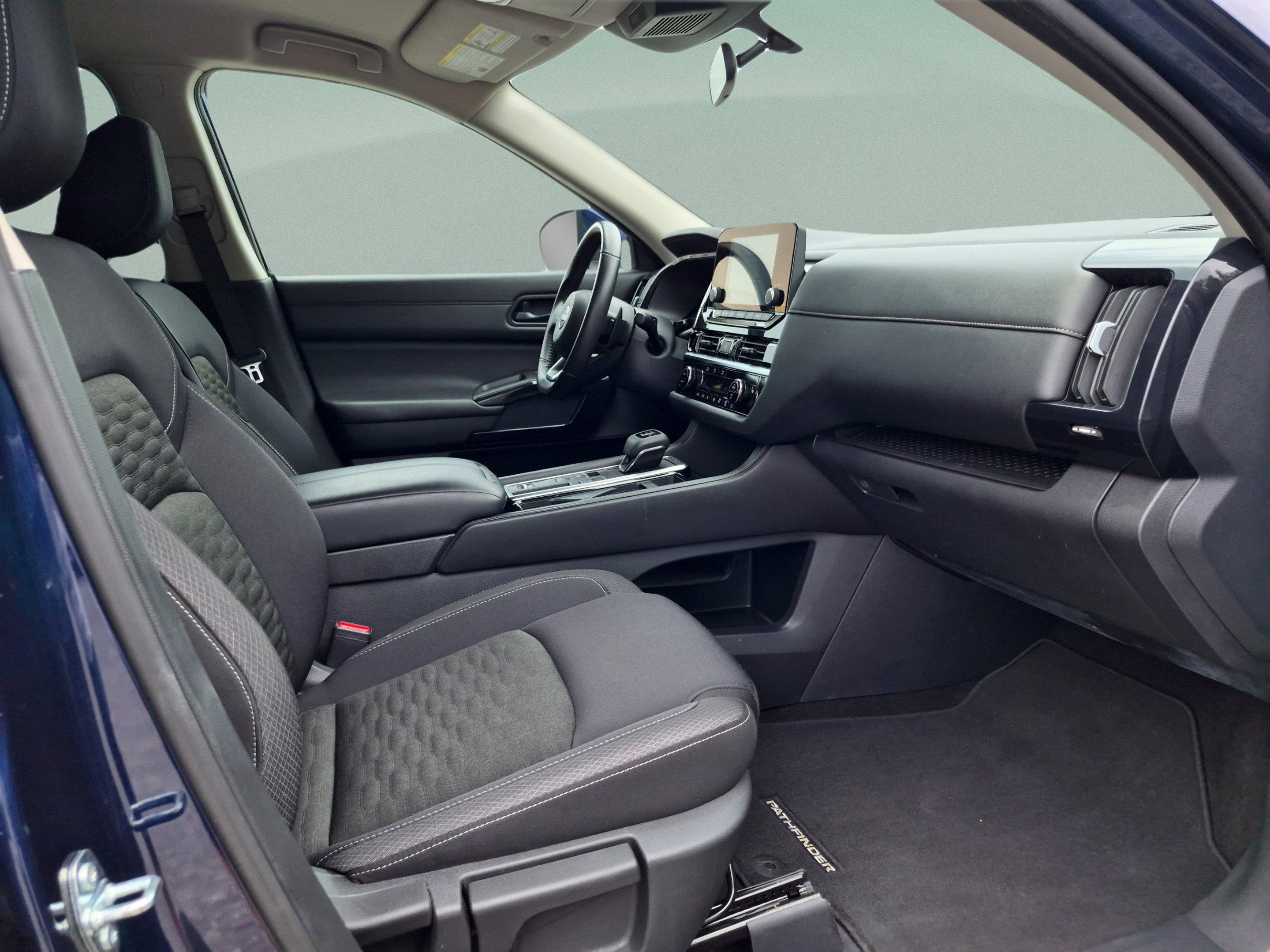 2025 Nissan Pathfinder SV - Photo 22