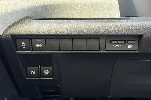 New 2026 Wind Chill Pearl <sup>1</sup> Toyota  XLE image 30