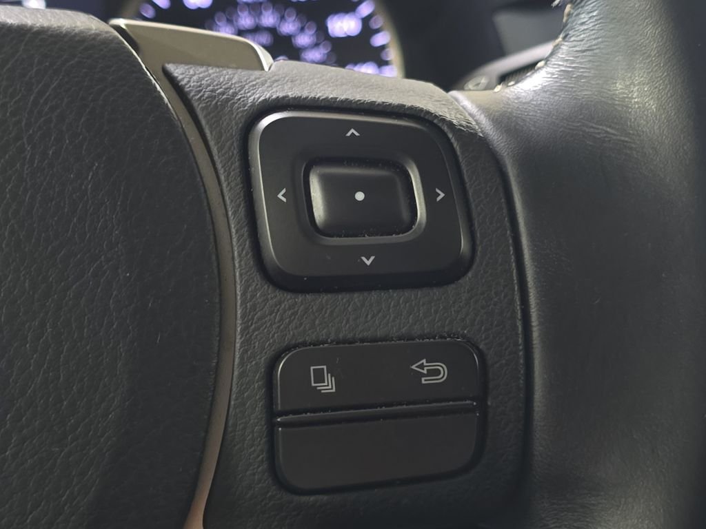 Used 2017 White Lexus 200t image 20