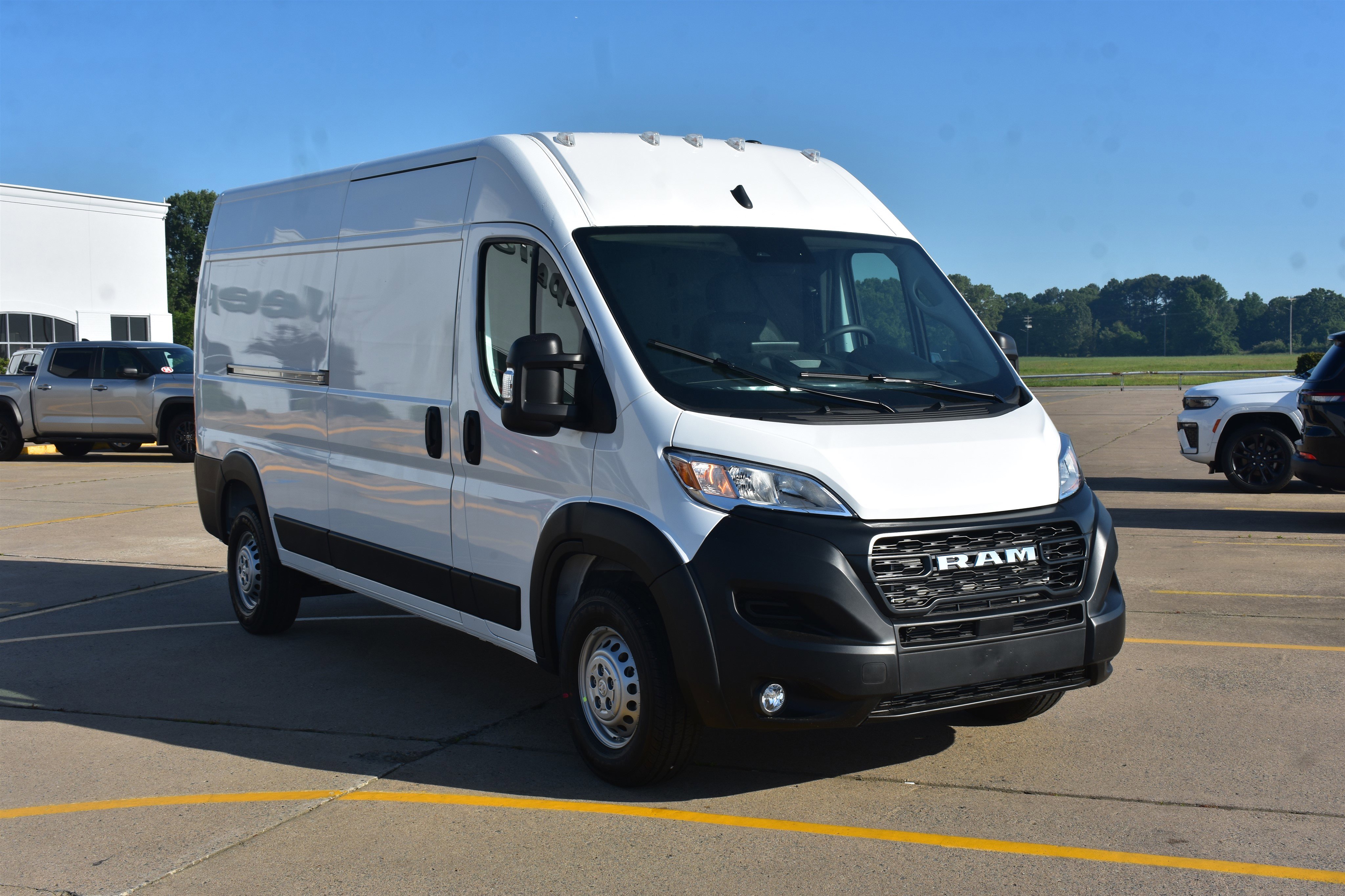 New 2026 Bright White Clear-Coat Exterior Paint RAM Tradesman image 3