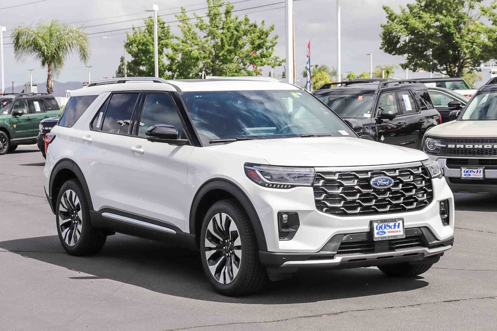 New 2026 Star White Metallic Tri-Coat Ford Platinum™ image 3
