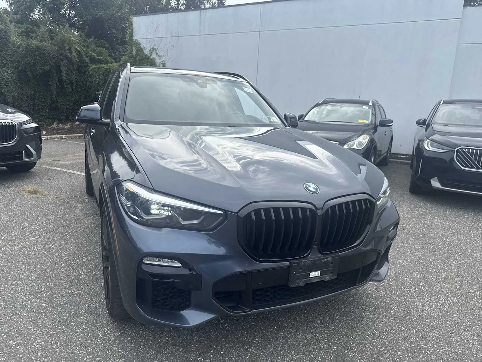 Used 2021 Arctic Grey Metallic BMW xDrive40i image 2