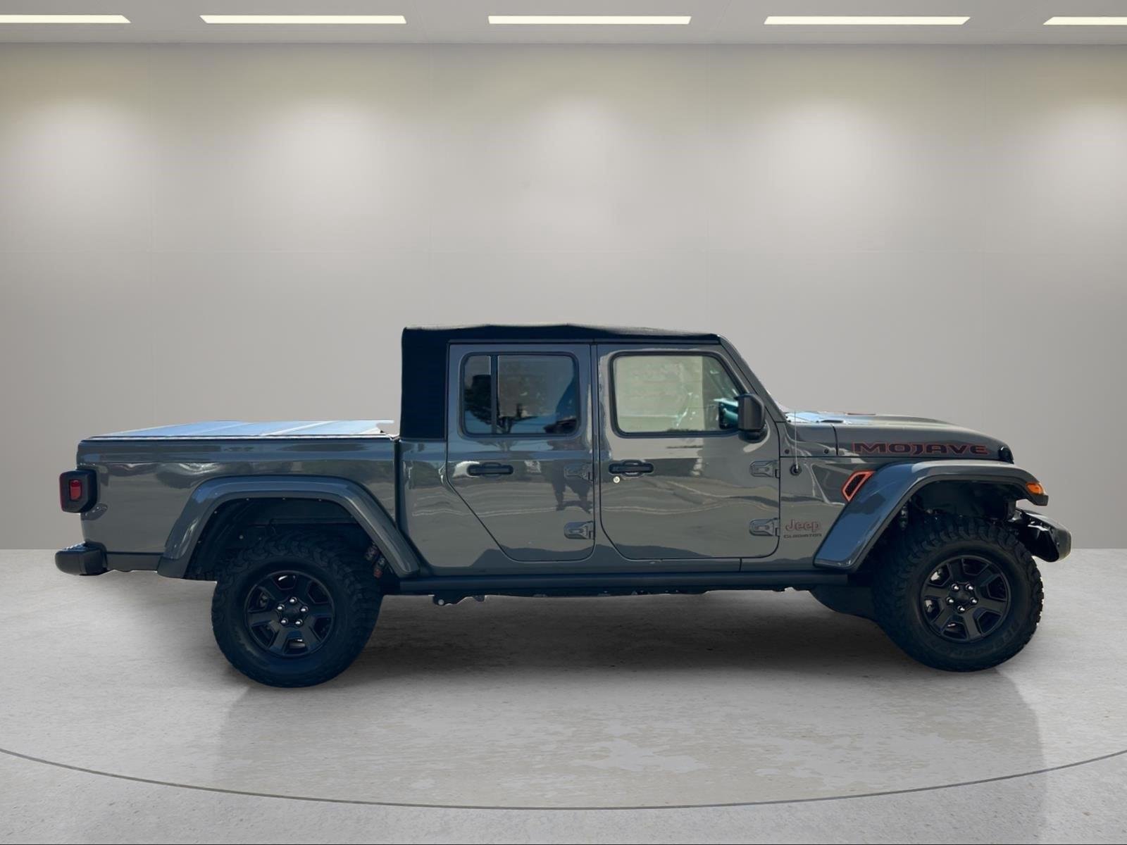 Used 2022 Sting-Gray Clearcoat Jeep Mojave image 9