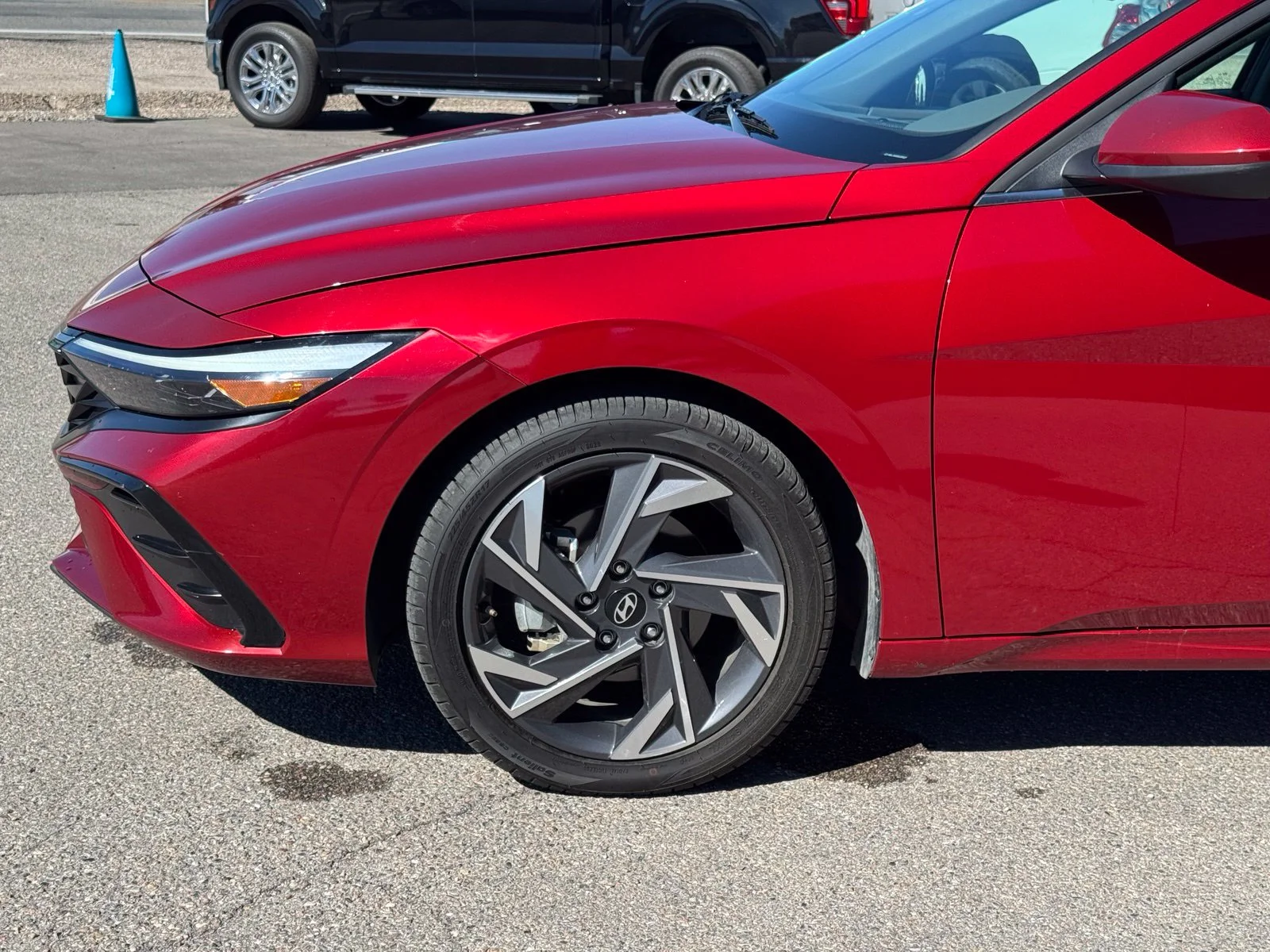 Used 2025 Red Hyundai SEL Convenience image 10