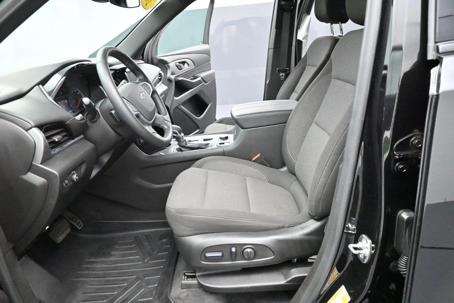 Used 2023 Mosaic Black Metallic Chevrolet LT Cloth image 12