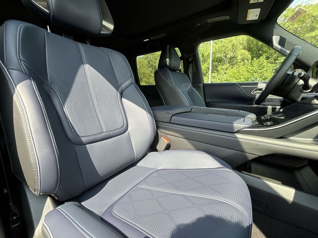 New 2027 RADIANT WHITE INFINITI Sport 4WD image 27